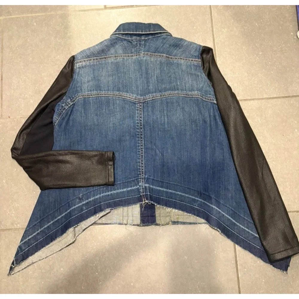 VTG Y2K 2010 BCBGMAXAZRIA Denim Jacket Black Leather Sleeve Raw Edge Women XXS